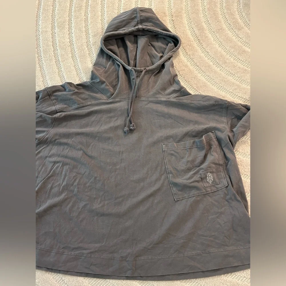 Free People FP Movement Hot Shot Hooded Layer in Gunmetal Grey - S